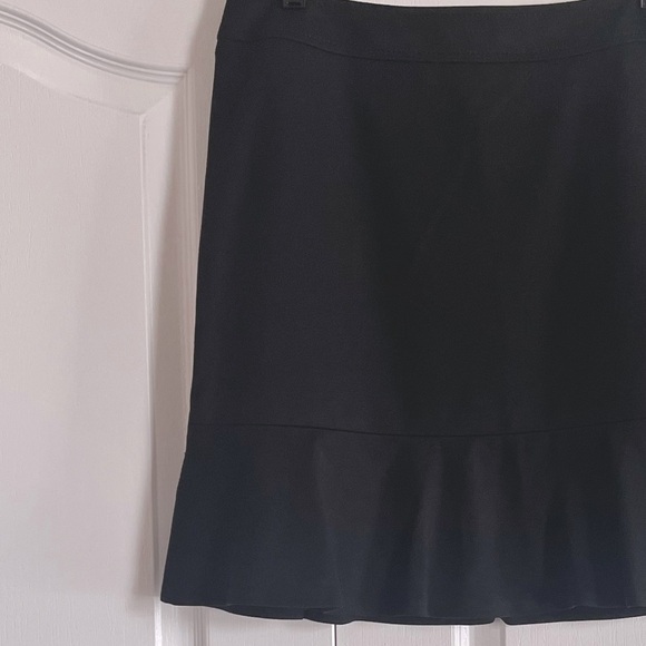 NWT Ann Taylor LOFT black trumpet skirt lined 6 - Picture 3 of 5